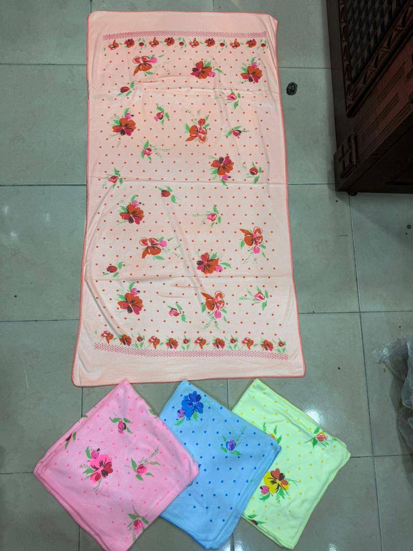 حوله استخری گلدار در سایز70×140